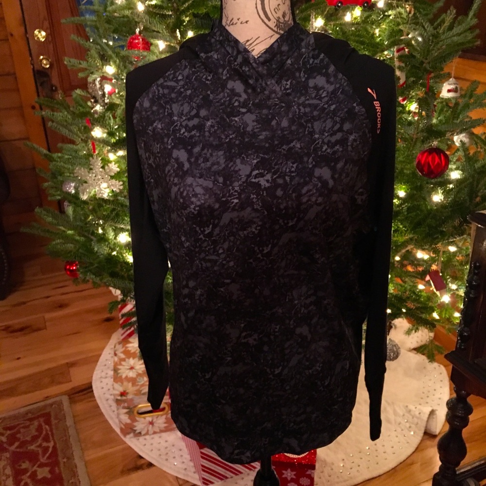 NWT Brooks Hooded Pullover